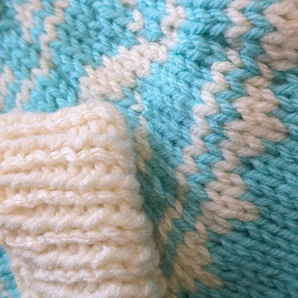 Child's Fair Isle Crewneck Pullover With Matching Toque - Acrylic - New - Picture 6 of 8